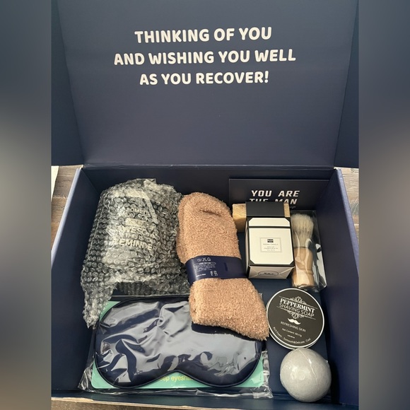 NWOT Grooming Gift Box for Men - Picture 3 of 5